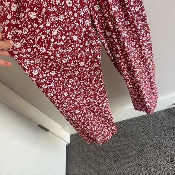 Abercrombie Floral Red White V-Neck Cross Front Floral Pant Jumpsuit - Picture 4 of 15